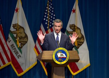 Sacramento, CA - 10 Ocak 2024: Vali Gavin Newsom 2024-25 arası eyalette önerisini sunuyor ve tartışıyor ve gazetecilerin sorularını yanıtlıyor.