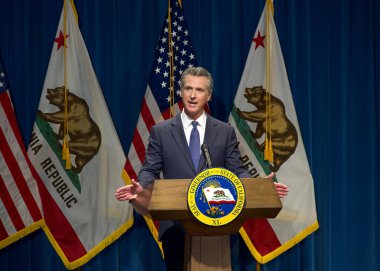Sacramento, CA - 10 Ocak 2024: Vali Gavin Newsom 2024-25 arası eyalette önerisini sunuyor ve tartışıyor ve gazetecilerin sorularını yanıtlıyor.