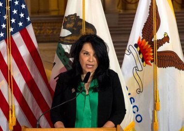 San Francisco, CA - 31 Ocak 2024: Gilda Gonzales, Kuzey CA Planlı Ebeveynlik CEO 'su, Körfez Kürtaj Hakları Koalisyonu' nun birinci yıldönümü için basın toplantısında konuşma yaptı.