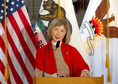 San Francisco, CA - 8 Şubat 2024: Claudine Cheng Belediye Binası 'nda yapılan basın toplantısında Ay Yılbaşı Mührü' nün yıllık açılışı için konuşma yaptı.