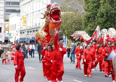 Oakland, CA - 18 Şubat 2024: Oaklands Çin Mahallesi 'nde düzenlenen 2..