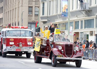 Oakland, CA - 25 Şubat 2024: Oakland, CA 'daki 7. Geleneksel Black Joy Geçit Töreni' ne katılan Denetmen Nate Miley.