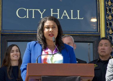 San Francisco, CA - 28 Mart 2024: Başkan London Breed Vizyon Sıfır ve Sokak Güvenliğinin fırlatılmasının 10. yıldönümü münasebetiyle basın toplantısında konuşuyor