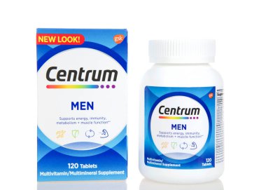 Alameda, CA - 3 Ocak 2022: gsk Centrum Mens formülasyonu Multivitaminler. Şişeli kutu, beyazda izole edilmiş..