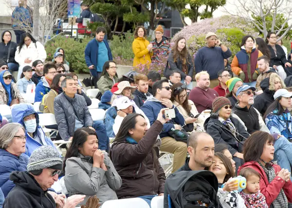 San Francisco Απριλίου 2024 Πλήθος Θεατών Που Παρακολουθούν Παραστάσεις Στη — Φωτογραφία Αρχείου