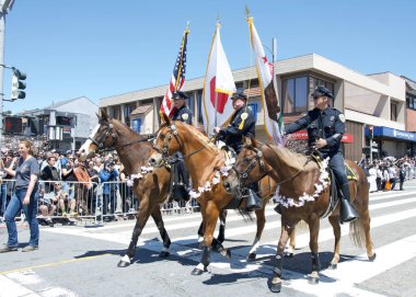San Francisco, CA - 21 Nisan 2024: 57. Geleneksel Kiraz Çiçeği Festivali 'nin Birleşik Katılımcıları.