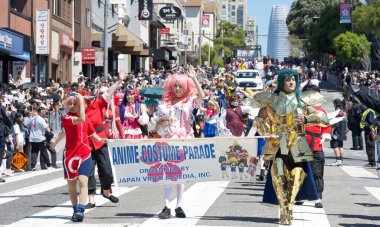 San Francisco, CA - 21 Nisan 2024: 57. Geleneksel Kiraz Çiçeği Festivali 'nin Birleşik Katılımcıları.