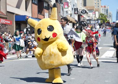 San Francisco, CA - 21 Nisan 2024: 57. Geleneksel Kiraz Çiçeği Festivali 'nin Birleşik Katılımcıları.