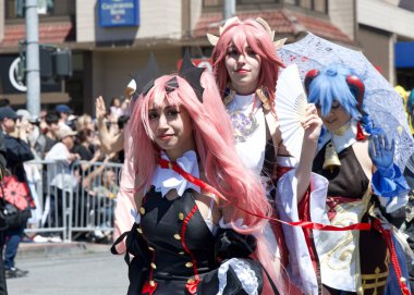 San Francisco, CA - 21 Nisan 2024: 57. Geleneksel Kiraz Çiçeği Festivali 'nin Birleşik Katılımcıları.