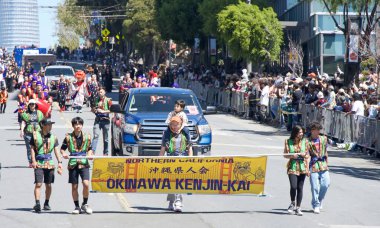 San Francisco, CA - 21 Nisan 2024: 57. Geleneksel Kiraz Çiçeği Festivali 'nin Birleşik Katılımcıları.