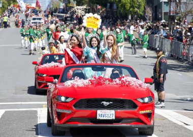 San Francisco, CA - 21 Nisan 2024: 57. Geleneksel Kiraz Çiçeği Festivali 'nin Birleşik Katılımcıları.