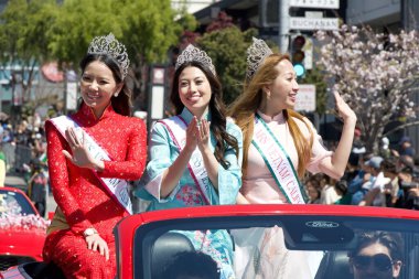 San Francisco, CA - 21 Nisan 2024: 57. Geleneksel Kiraz Çiçeği Festivali 'nin Birleşik Katılımcıları.