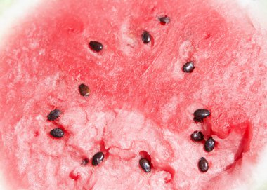 Karpuz kesitinin tamamını kapatarak karpuz arkaplanı oluşturun. Taze yaz meyvesi. Yukarıdan görünüm