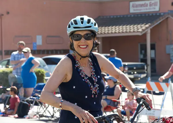 stock image Alameda, CA - July 4, 2023: Mayor Marilyn Ezzy Ashcraft in the Alameda 4th of July Parade, one of the largest and longest Independence Day parade in the nation.