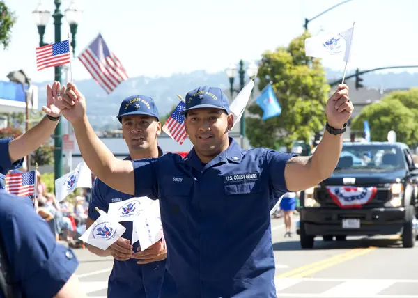 stock image Alameda, CA - July 4, 2023: Participants in the Alameda 4th of July Parade, one of the largest and longest Independence Day parade in the nation.