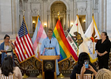 San Francisco, CA - 01 Ağustos 2024: Transseksüel Girişimler Ofisi Başkanı Honey Mahogany, San Franciscos 'un 3.. 