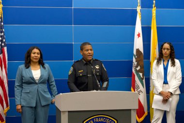 San Francisco, CA - 6 Ağustos 2024: Polis Şefi William Scott, yeni bir kamu güvenlik insansız hava aracı programının suç oranının azaltılmasıyla sonuçlandığını açıkladı.