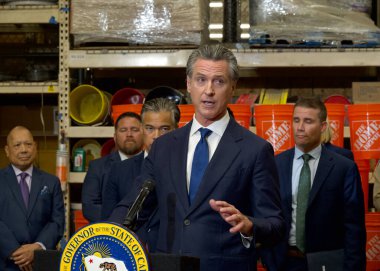 San Jose, CA - 16 Ağustos 2024: Vali Gavin Newsom 10 yeni yasa tasarısı, Kaliforniya 'da perakende suçla mücadele konulu çığır açan yasa açıklamasında bulundu.