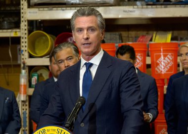 San Jose, CA - 16 Ağustos 2024: Vali Gavin Newsom 10 yeni yasa tasarısı, Kaliforniya 'da perakende suçla mücadele konulu çığır açan yasa açıklamasında bulundu