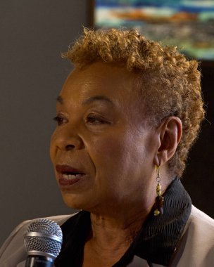 Oakland, CA - 01 Eylül 2024: Milletvekili Barbara Lee Oakland Birleşik Demokratik Kampanya Merkezi Büyük Açılış etkinliğinde konuşma yapacak.