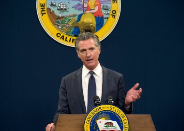 Sacramento, CA - 6 Eylül 2024: Vali Gavin Newsom şu anda marketlerde satılan kenevir ürünleriyle ilgili yeni acil durum düzenlemesi hakkında basın toplantısında konuştu