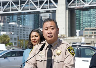 San Francisco, CA - 16 Eylül 2024: Şerif Paul Miyamoto, San Francisco 'daki kamu güvenliğini artırmaya devam edecek yeni teknolojiyle ilgili basın toplantısında konuştu.
