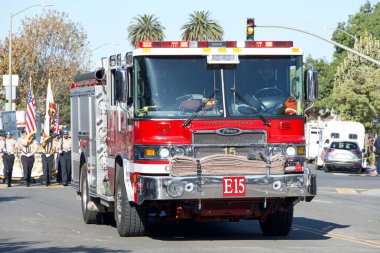 Oakland, CA - 5 Ekim 2024: Oakland Siyahi Kovboylar Derneği 'nin ev sahipliğini yaptığı 50. Geleneksel Siyah Kovboy Geçit Töreni' ne katılanlar.