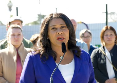 San Francisco, CA - 11 Ekim 2024: Belediye Başkanı London Breed, West Portal Güvenlik Projesi kapsamında şehrin güvenlik güncellemelerini uygulaması hakkında basın toplantısında konuştu.