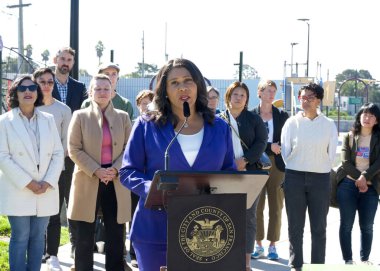 San Francisco, CA - 11 Ekim 2024: Belediye Başkanı London Breed, West Portal Güvenlik Projesi kapsamında şehrin güvenlik güncellemelerini uygulaması hakkında basın toplantısında konuştu.