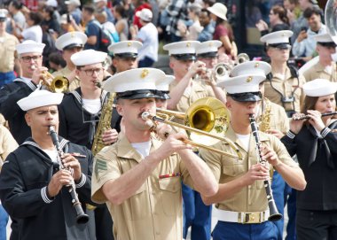 San Francisco, CA - 13 Ekim 2024: 156. Geleneksel İtalyan Mirası Geçidi 'ne katılanlar, tüm İtalyan Amerikalıların başarılarını ve kültürlerini kutluyorlar..