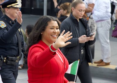 San Francisco, CA - 13 Ekim 2024: 156. Geleneksel İtalyan Mirası Geçidi 'ne katılanlar, tüm İtalyan Amerikalıların başarılarını ve kültürlerini kutluyorlar..