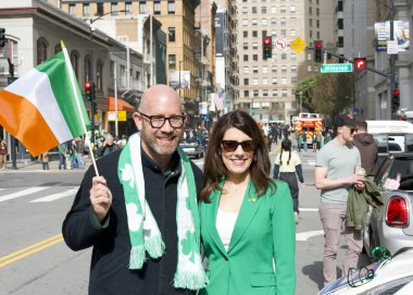San Francisco, CA - 15 Mart 2025: Denetleme Kurulu Başkanı Rafael Mandelman Denetmen Catherine Stefani ile birlikte 174..