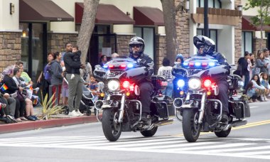 San Leandro, CA - 7 Haziran 2025: Geleneksel Kiraz Geçidi katılımcıları. 1909 'dan beri süregelen bir San Leandro geleneği.