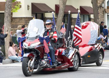 San Leandro, CA - 7 Haziran 2025: Geleneksel Kiraz Geçidi katılımcıları. 1909 'dan beri süregelen bir San Leandro geleneği..