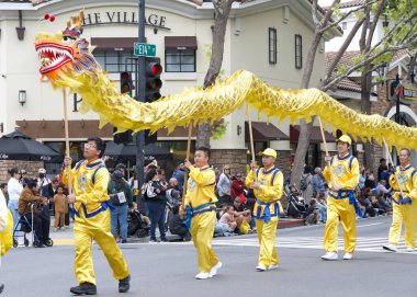 San Leandro, CA - 7 Haziran 2025: Geleneksel Kiraz Geçidi katılımcıları. 1909 'dan beri süregelen bir San Leandro geleneği..