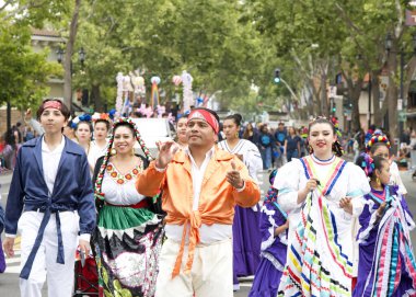 San Leandro, CA - 7 Haziran 2025: Geleneksel Kiraz Geçidi katılımcıları. 1909 'dan beri süregelen bir San Leandro geleneği..