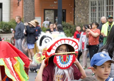 San Leandro, CA - 7 Haziran 2025: Geleneksel Kiraz Geçidi katılımcıları. 1909 'dan beri süregelen bir San Leandro geleneği..