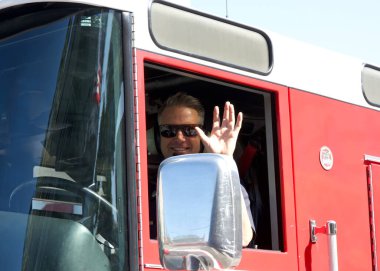 Alameda, CA - 4 Temmuz 2025: Ülkenin en büyük ve en uzun Bağımsızlık Günü geçit törenlerinden biri olan Alameda 4 Temmuz Geçidi katılımcıları.