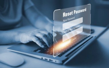 Güvenlik ve parola giriş konseptini sıfırla Kullanıcı adı ve sosyal medyanın şifresini yazıp giriş yapan Eller, akıllı telefonla çevrimiçi bir banka hesabına giriş yap, hacker 'dan veri koruması