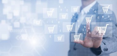 İş adamları online alışveriş konsepti, çevrimiçi alışveriş arabasının sanal arayüzüne sahip pazar sitesi ağın bir parçası, alışveriş arabasının seçimiyle çevrimiçi alışveriş işi.