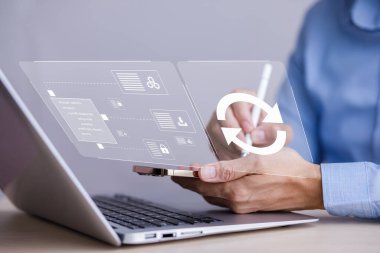 Güncelleme Yazılım Bilgisayar Programı Güncelleme Teknolojisi İnternet, Sanal Ekranda Güncelleme. İnternet ve teknoloji konsepti, çubuğu güncellemeyle yükleme