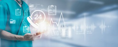 Akıllı telefon ve dizüstü bilgisayar konseptine sahip SOS, evde acil durum uygulaması olan akıllı telefon kullan, ara telefon, sohbet mesajı simgesi, yaşlılar için akıllı telefondan acil durum uygulaması, yardım çağrısı.