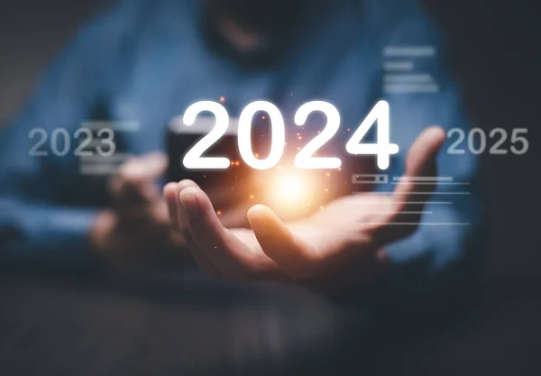 전략과 2024 새해에 새로운 계획에 2024를 비즈니스 사람들 사업에 정보와 로열티 프리 스톡 사진