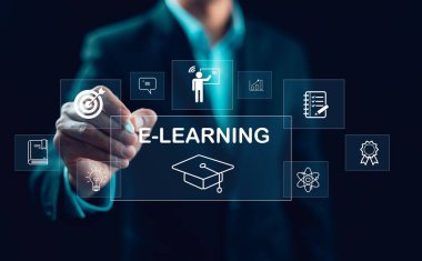 E-öğrenim programı sertifikası ve çevrimiçi eğitim atölyesi eğitimi. Erkek ve kadın öğrenciler İnternet 'te sanal ekran ve video dersleri simgeleri.