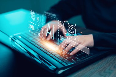 Dizüstü bilgisayarlarla ya da akıllı telefonlarla çalışan programcılar, dizüstü bilgisayarlarda teknoloji ikonları ve ikili kodlarla kodlayan yapay zeka mühendisi, büyük veri, yapay robot dijital makine