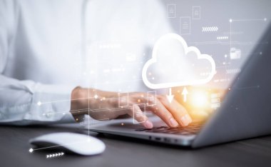 Bulut bilgisayar sistemi, depolama ve veri transferi Cloud ağı ve bulut teknolojisi kullanan iş adamları. Ağ ve internet hizmeti, indirme ve gönderme paylaşımı ve İnternet hizmeti