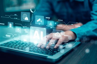 Dizüstü bilgisayarlarla ya da akıllı telefonlarla çalışan programcılar, dizüstü bilgisayarlarda teknoloji ikonları ve ikili kodlarla kodlayan yapay zeka mühendisi, büyük veri, yapay robot dijital makine