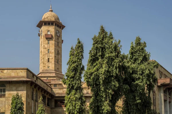 2017 Vintage Reloj Torre Universidad Ahmedabad Gujarat India Asia Imágenes de stock libres de derechos