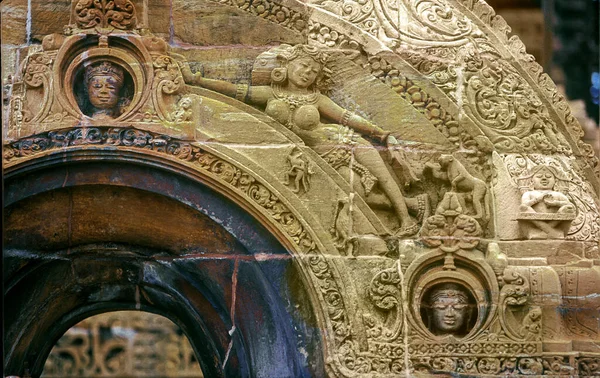 2019 Liegende Weibliche Figur Skulptur Auf Torana Dekoration Mukteshwara Tempel — Stockfoto