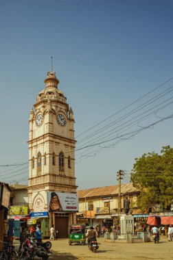 02 18 2010 Juna Kulesi veya Hararwalla Kulesi, Siddhpur, Gujarat, Hindistan 'da saat kulesi. 4 Nisan 1915 'te Kuzey Gujarat Hindistan' da açıldı.